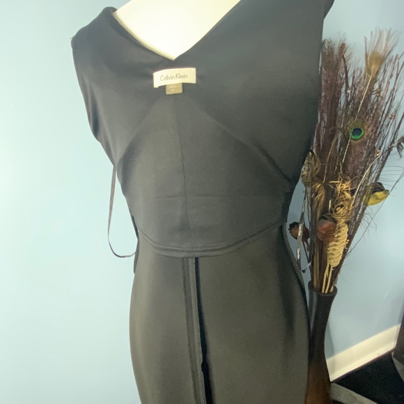 Sexy and sleek black dress - Picture 8 of 9